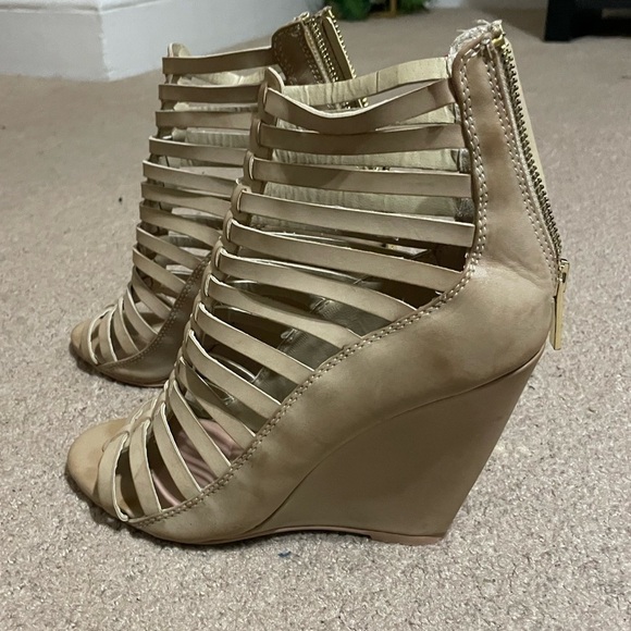 Betsey Johnson Beige Wedges size 7.5 - Picture 3 of 12